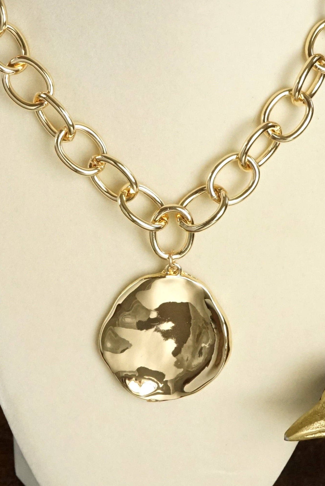 Chunky Chain & Hammered Disc Necklace - Gold-250 Jewelry-PennyLine inc-The Lovely Closet, Women's Fashion Boutique in Alexandria, KY