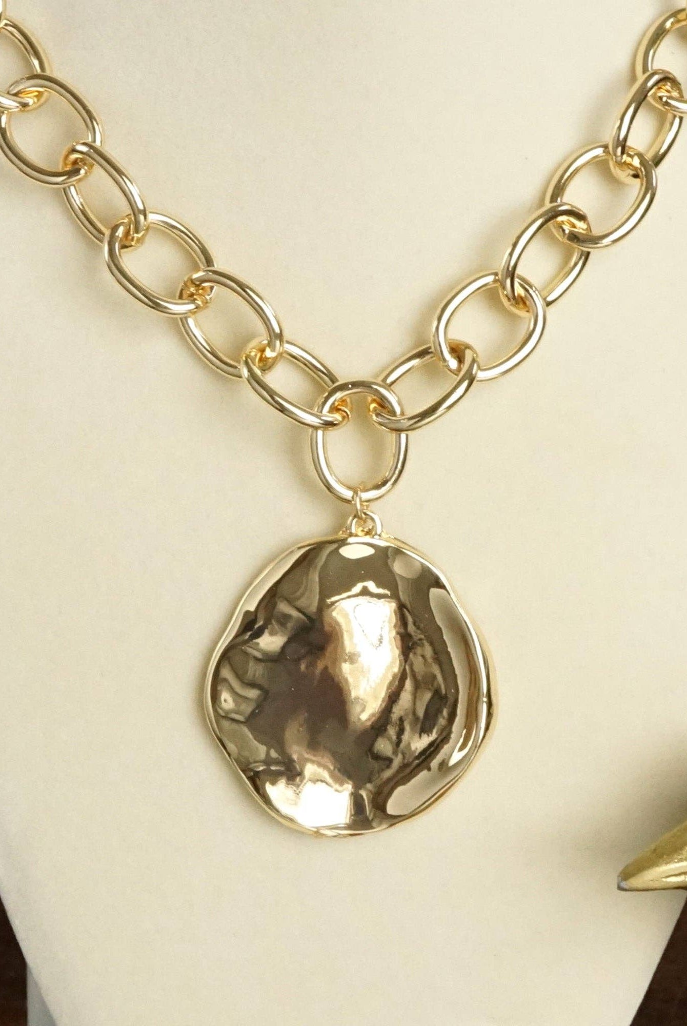 Chunky Chain & Hammered Disc Necklace - Gold-250 Jewelry-PennyLine inc-The Lovely Closet, Women's Fashion Boutique in Alexandria, KY
