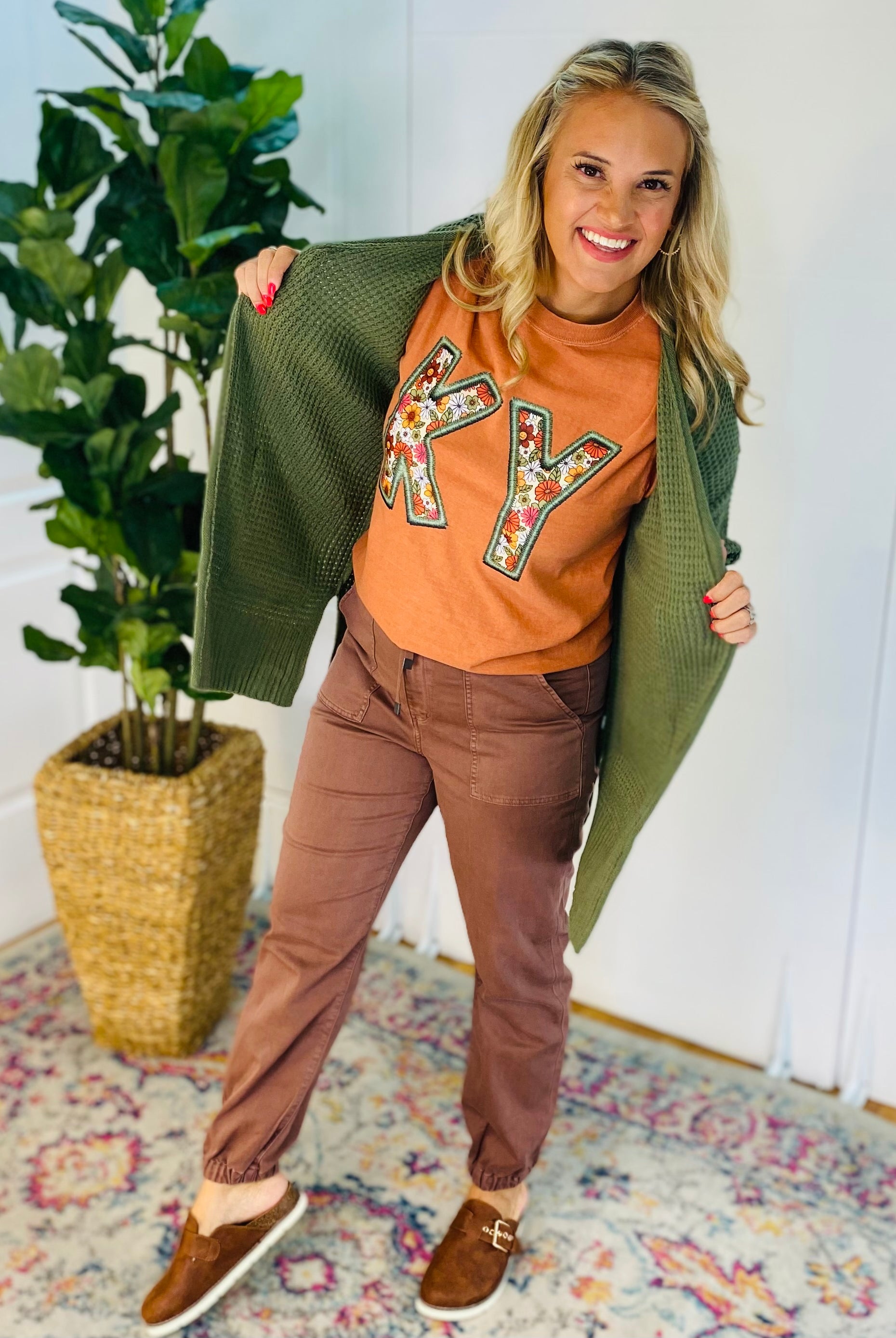 Fall in KY Graphic T-Shirt-130 Graphics-The Lovely Closet-The Lovely Closet, Women's Fashion Boutique in Alexandria, KY