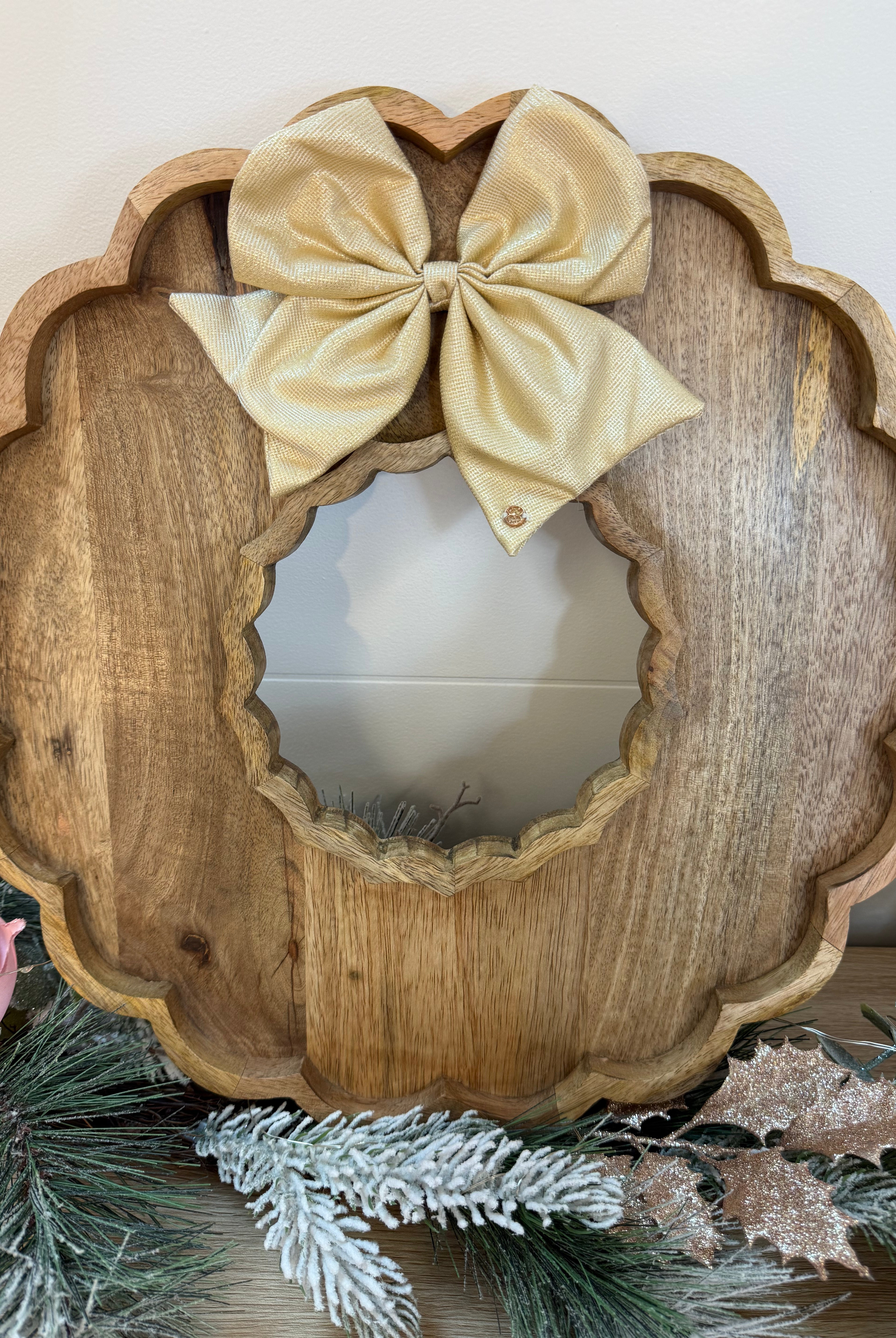 Wreath Bow Charcuterie Board Magnetic-350 Holiday-Mary Square-The Lovely Closet, Women's Fashion Boutique in Alexandria, KY