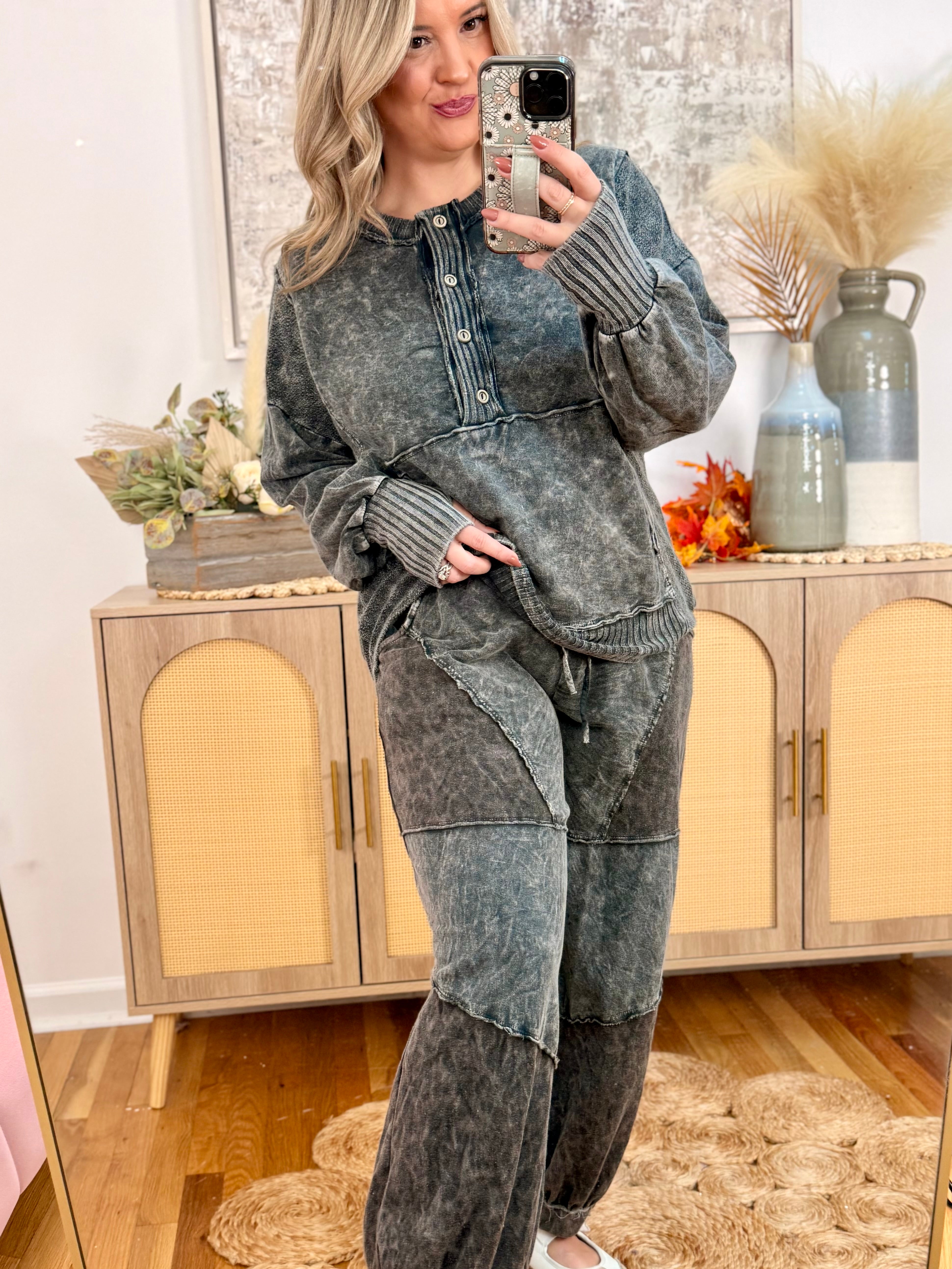 Roam Free Joggers-110 Long Sleeve Top-jHer-The Lovely Closet, Women's Fashion Boutique in Alexandria, KY